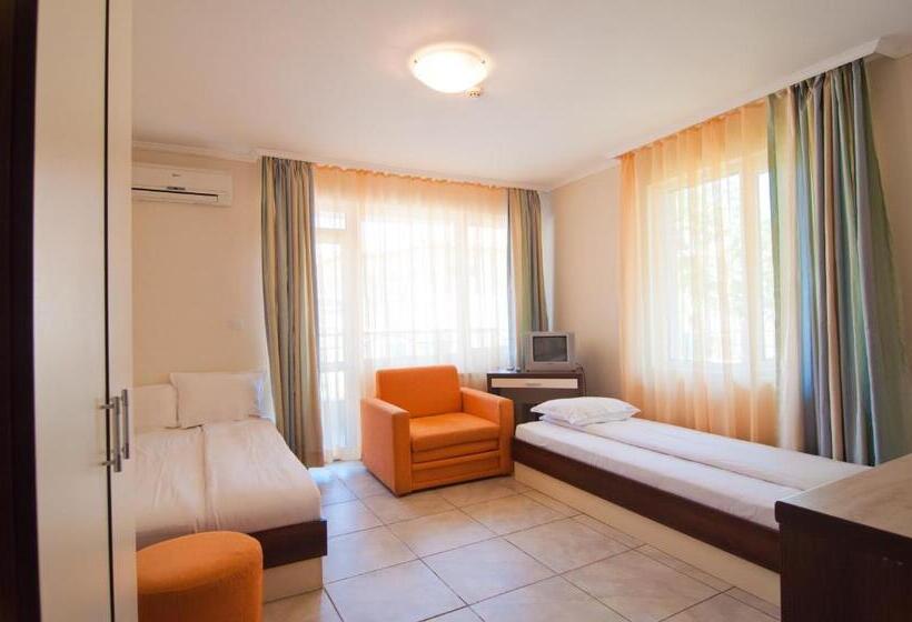 Семейный Номер, Guest House Hiora
