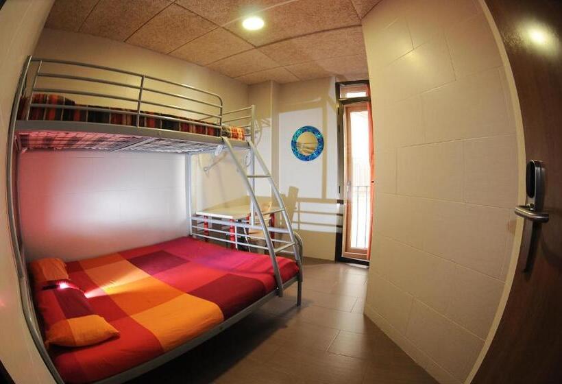 家庭房间共用浴室, Be Zaragoza Hostel