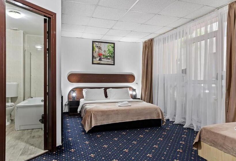 اتاق استاندارد سه تخته با بالکن, Charter Otopeni