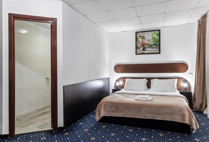 اتاق استاندارد سه تخته با بالکن, Charter Otopeni