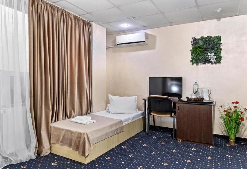 اتاق استاندارد سه تخته با بالکن, Charter Otopeni