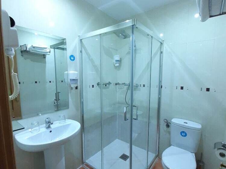 اتاق خانوادگی, Hostal Las Fuentes