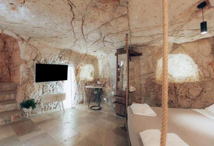 اتاق استاندارد, Grotta Carlotta