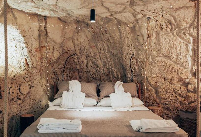 اتاق استاندارد, Grotta Carlotta