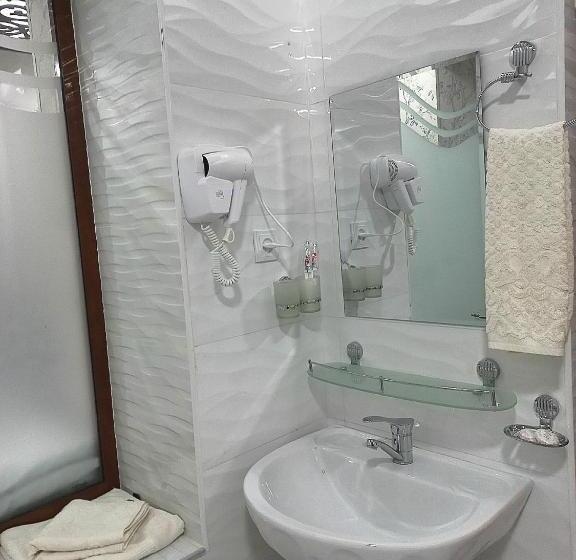 اتاق لوکس, Colibri Traditional Guest House