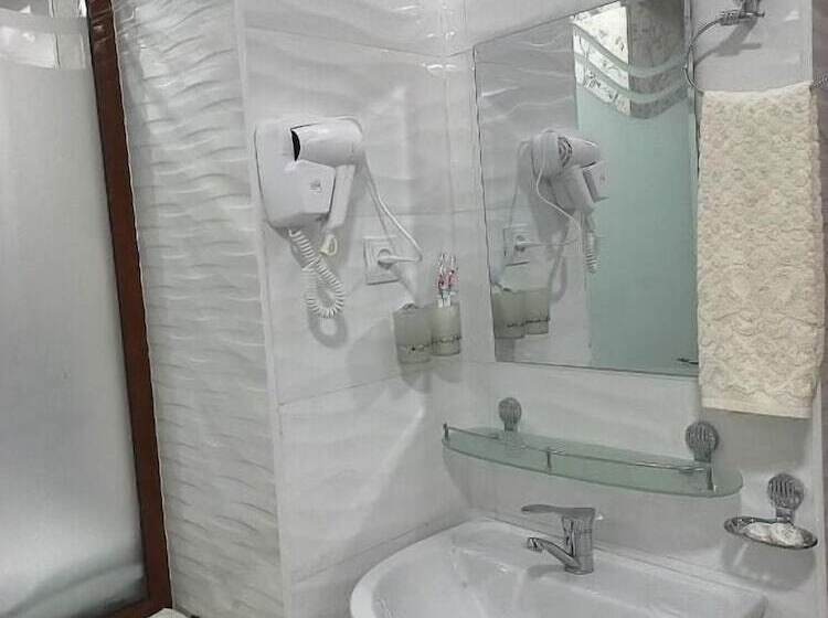 اتاق لوکس, Colibri Traditional Guest House