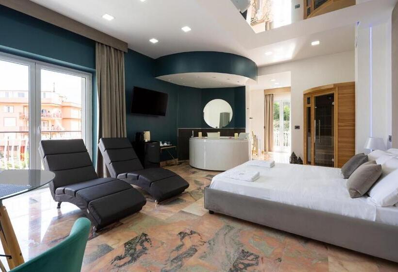 اتاق لوکس با بالکن, Ibisco Suites