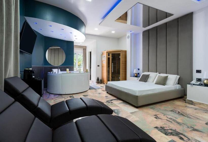 اتاق لوکس با بالکن, Ibisco Suites