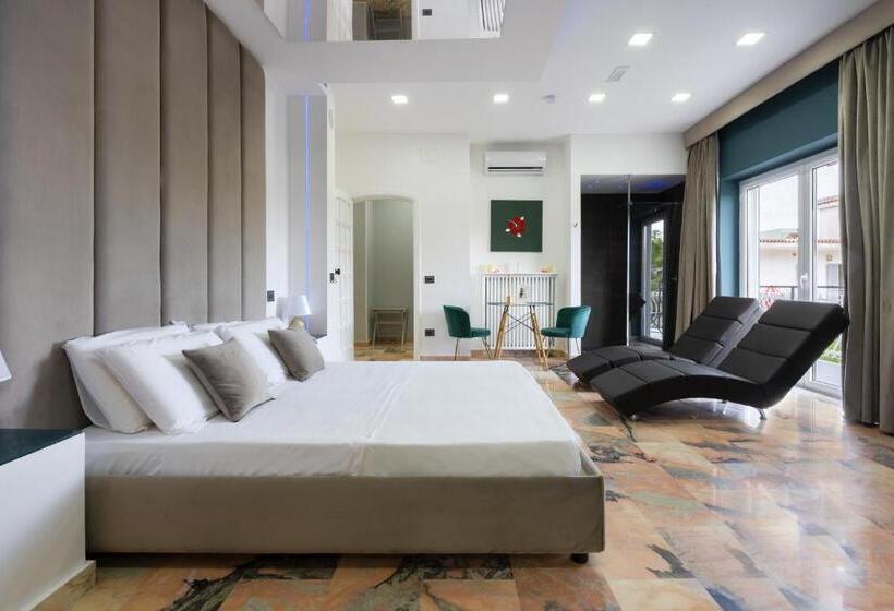 اتاق لوکس با بالکن, Ibisco Suites