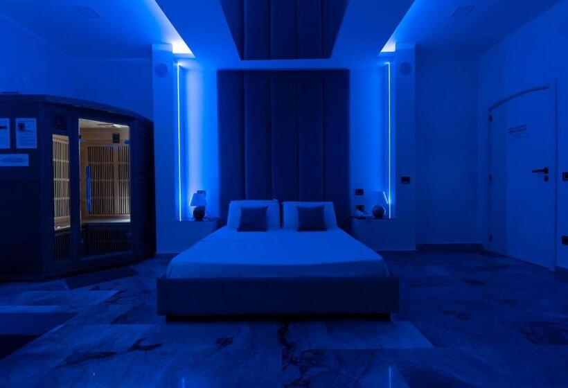 اتاق لوکس با بالکن, Ibisco Suites