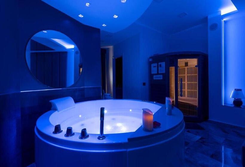 اتاق لوکس با بالکن, Ibisco Suites