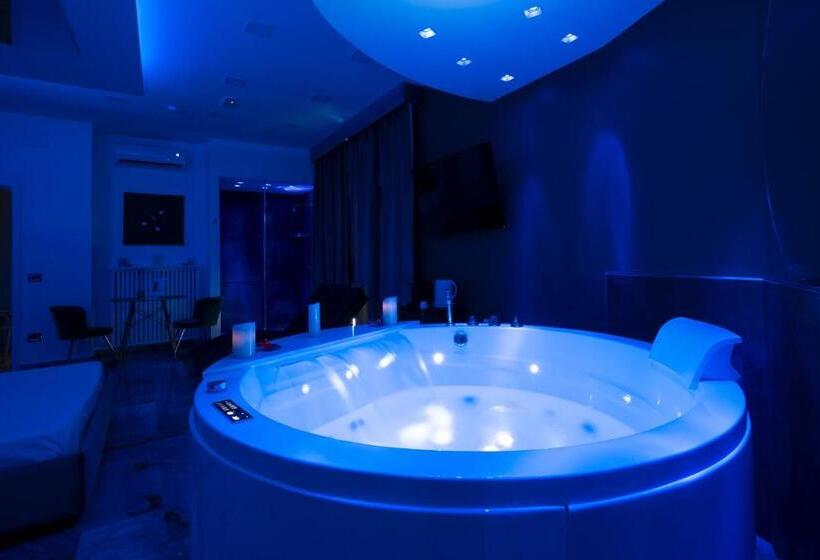 اتاق لوکس با بالکن, Ibisco Suites