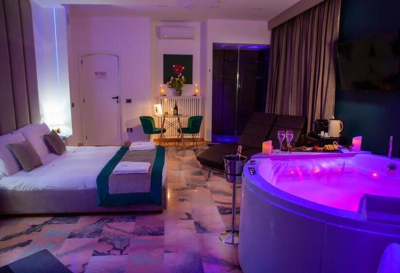 اتاق لوکس با بالکن, Ibisco Suites