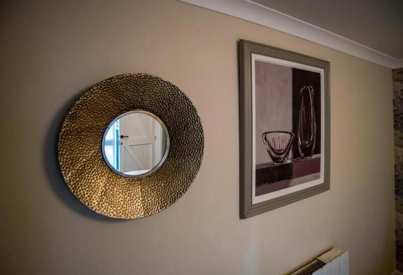 اتاق لوکس, The Brewers Inn