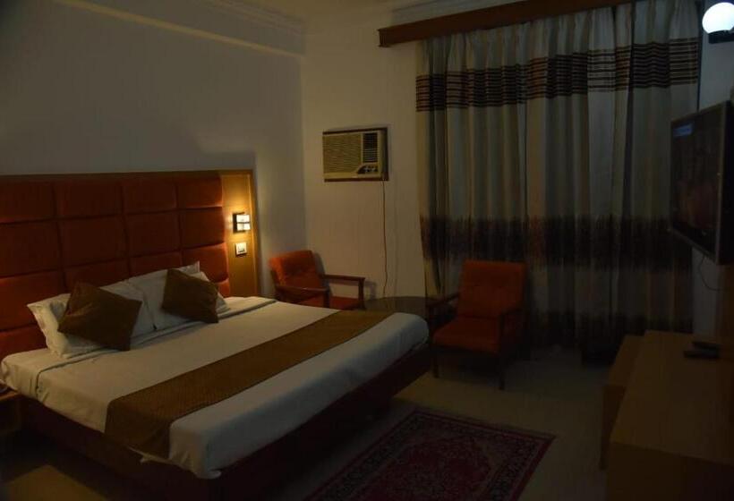 Номер Deluxe, Atul Regency Katra