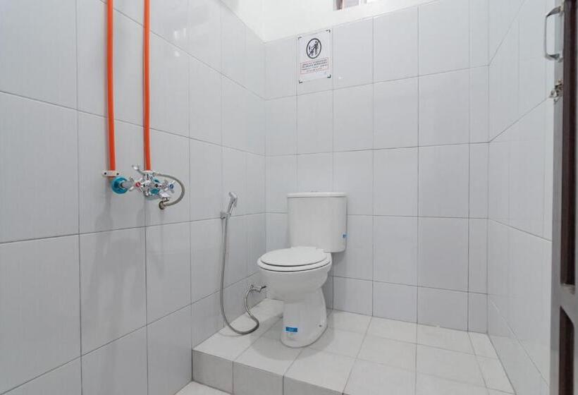 Номер Economy, Reddoorz At Vall Guest House Balikpapan