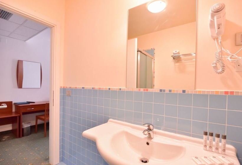 اتاق استاندارد سه نفره, Standard Hotel Udine