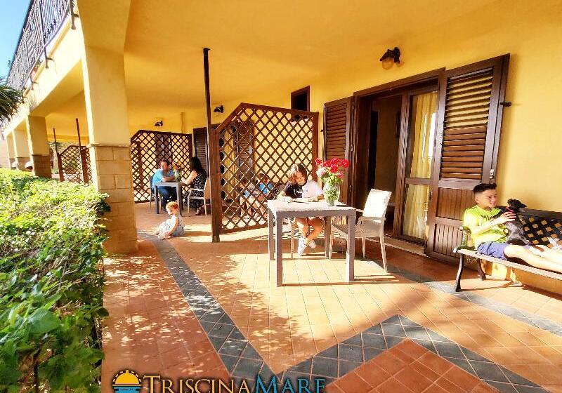اتاق استاندارد سه نفره, Triscinamare Hotel Residence