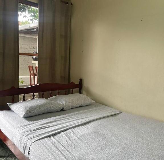 Четырехместный Номер Стандарт, Hostal Los Chamos