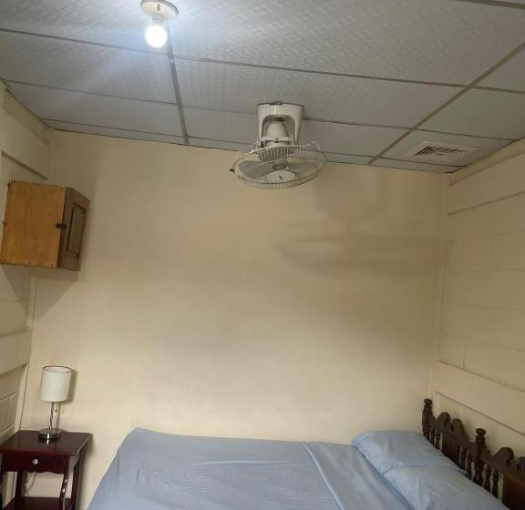 Четырехместный Номер Стандарт, Hostal Los Chamos