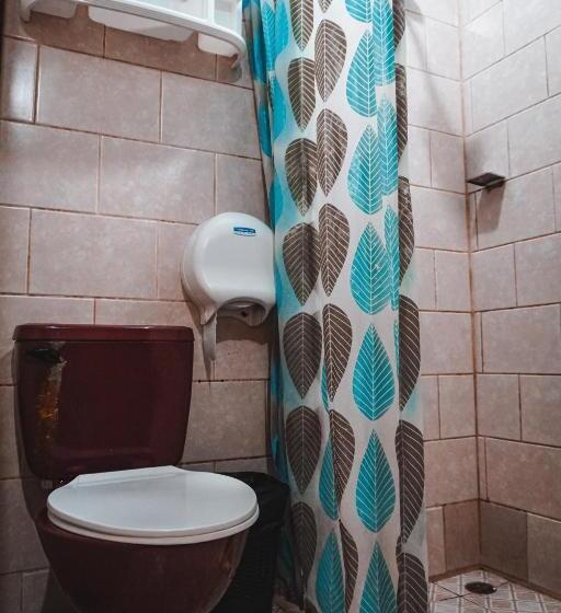 Номер Стандарт Трехместный, Hostal Los Chamos