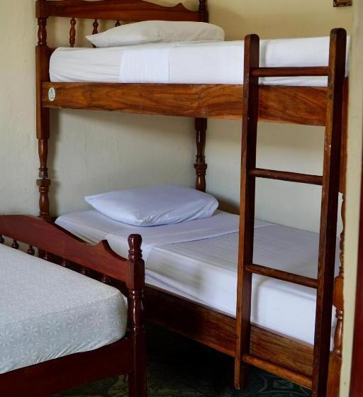 Номер Стандарт Трехместный, Hostal Los Chamos