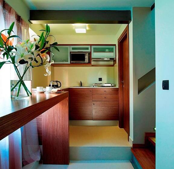 Полулюкс с Балконом, Elotis Suites