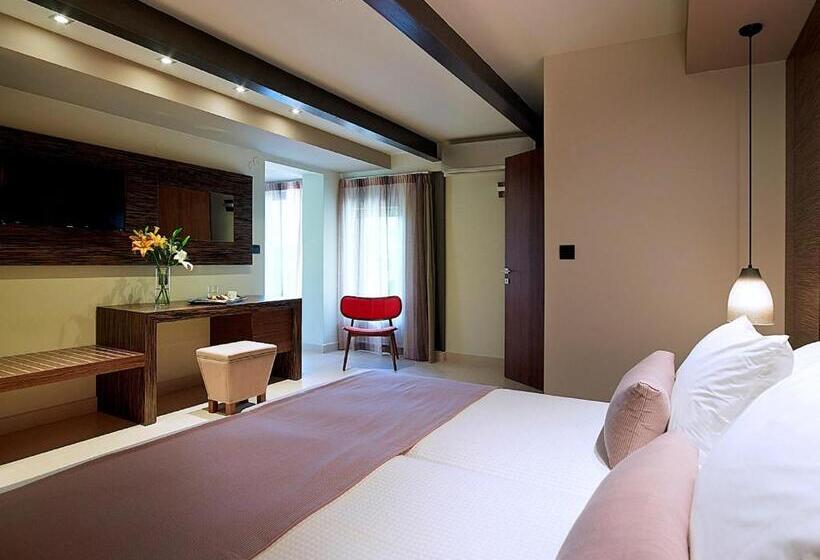 Полулюкс с Балконом, Elotis Suites