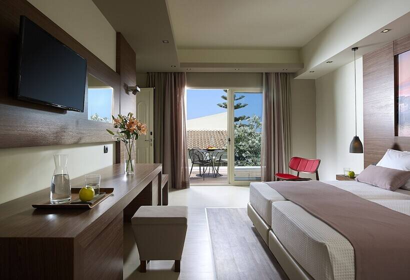 Трехместный Номер Superior, Elotis Suites