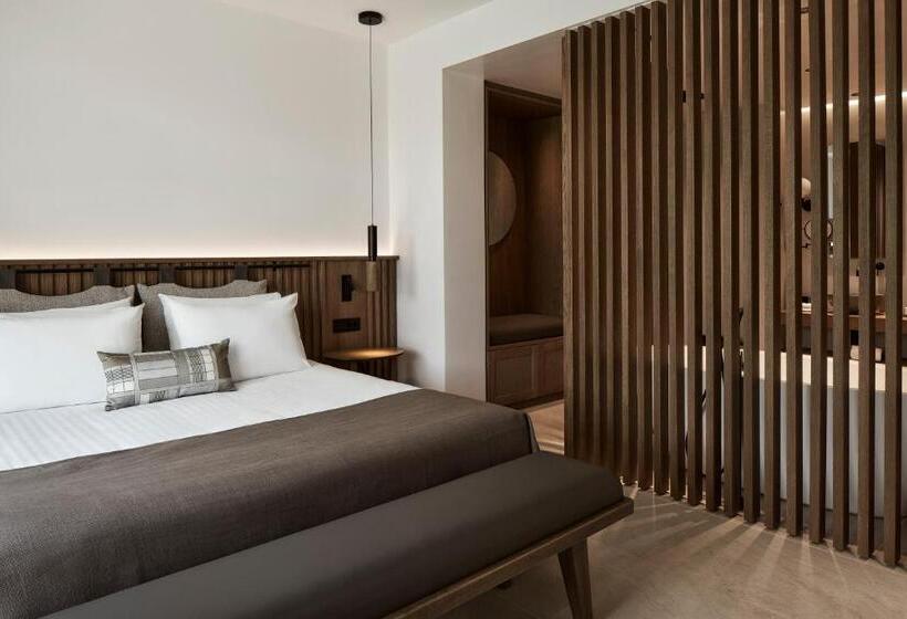 Люкс с Бассейном, The Olivar Suites