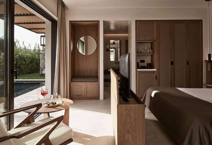 Люкс с Бассейном, The Olivar Suites