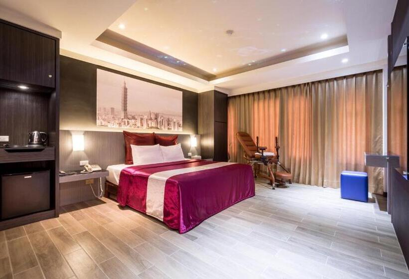 اتاق لوکس, Ching Ching Motel