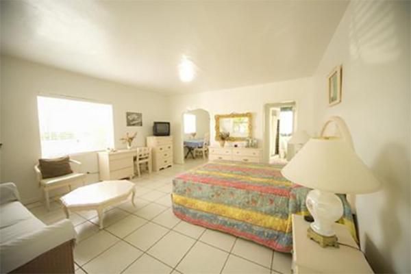 스탠다드 스튜디오, Richard S Motel Extended Stay