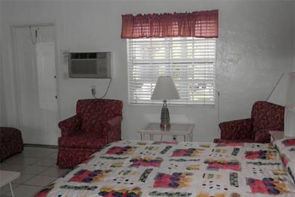 스탠다드 스튜디오, Richard S Motel Extended Stay