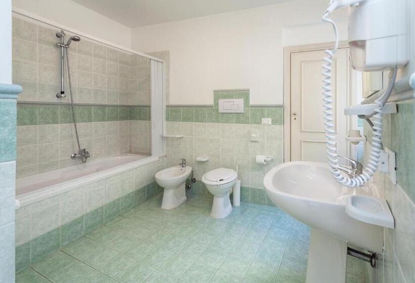 اتاق کلاسیک سه تخته, B&b Al Piazza Marina