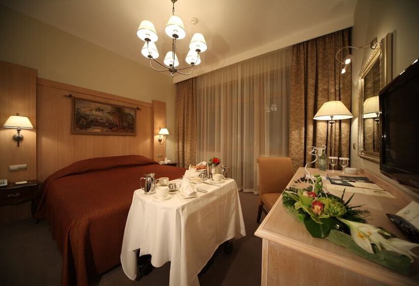 Номер Deluxe с Балконом, Grand Hotel Polyana