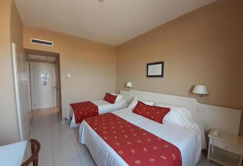 Quarto Triplo Estandar, Barion Hotel & Congressi