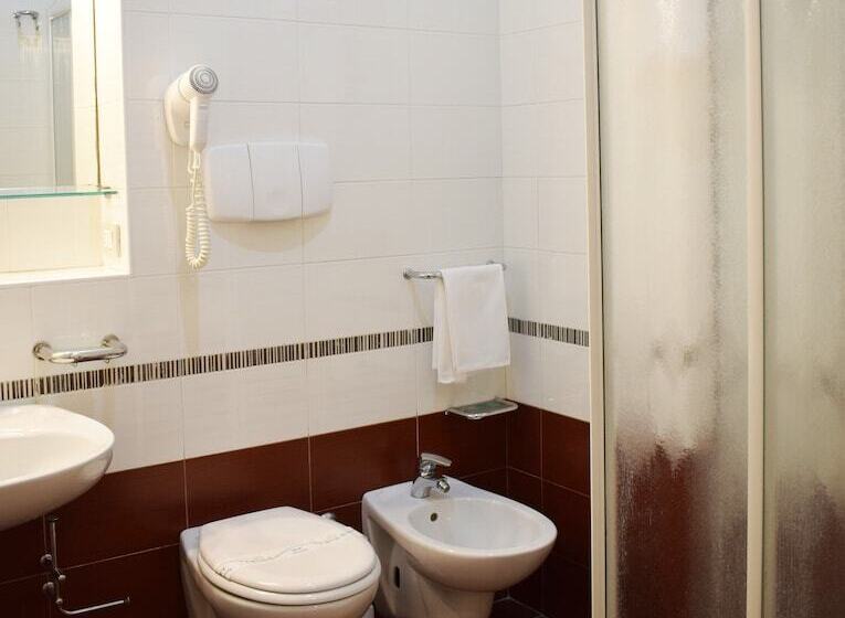 Quarto Triplo Estandar, Barion Hotel & Congressi
