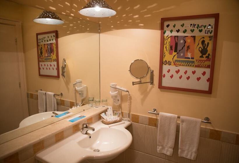 سوییت جونیور, Marina Plaza Hotel Tala Bay