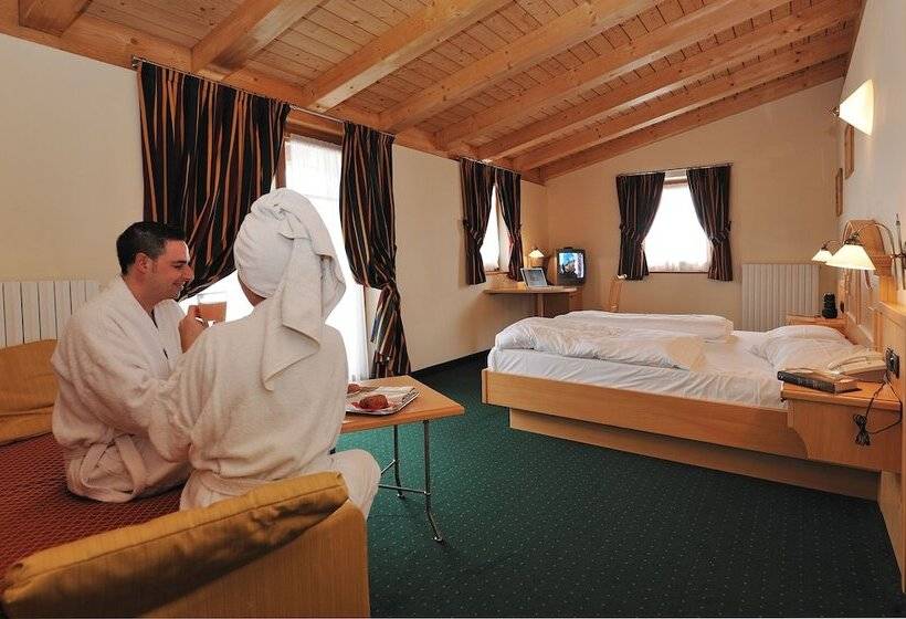 اتاق سوپریور, Touring