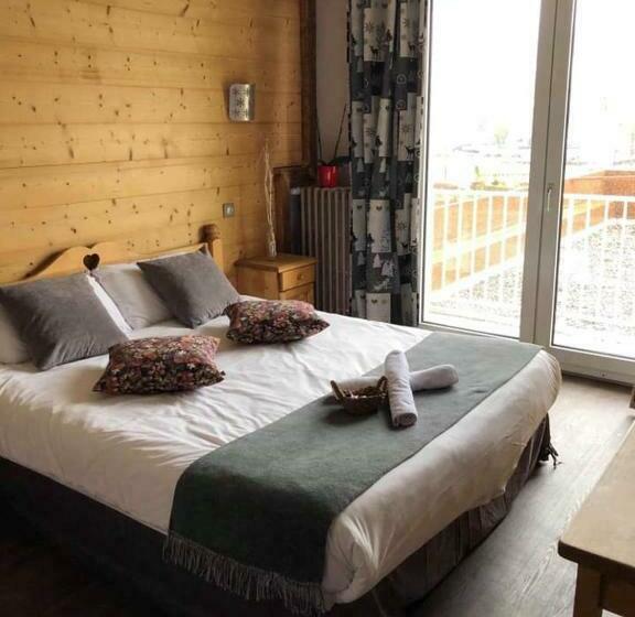 اتاق استاندارد با چشم‌انداز دریاچه, Le Ptit Hotel Du Lac