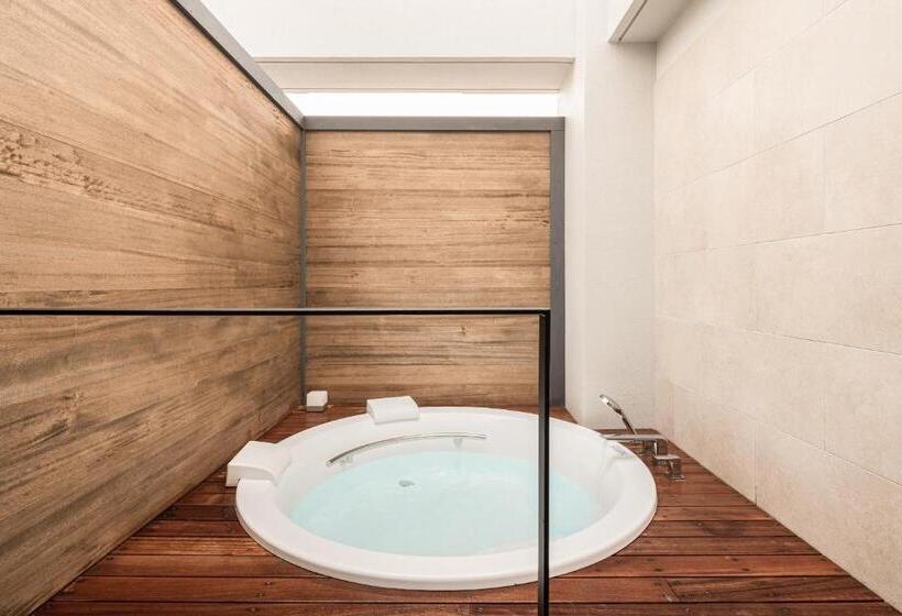 اتاق اجرایی, Nest Hotel Naha Kumoji