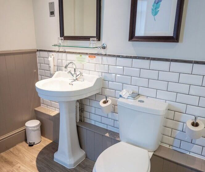 חדר משפחתי, Cross Hands Hotel By Greene King Inns