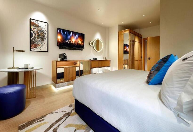 חדר דלוקס נוף לגינה, Hard Rock Hotel Madrid