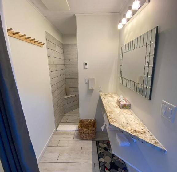 Люкс Кровать Кинг, The Rooms At Woody Point