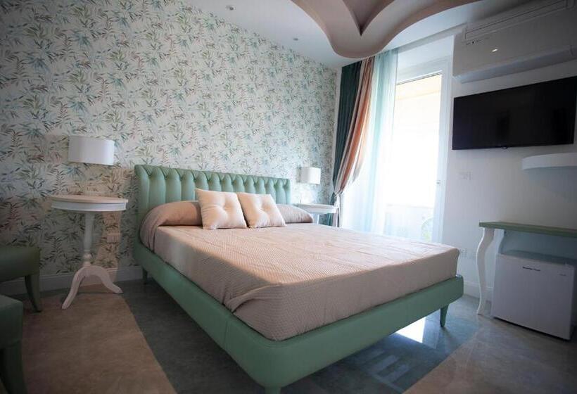 스탠다드 트리플 룸, Cavalieri D Oro Luxury House