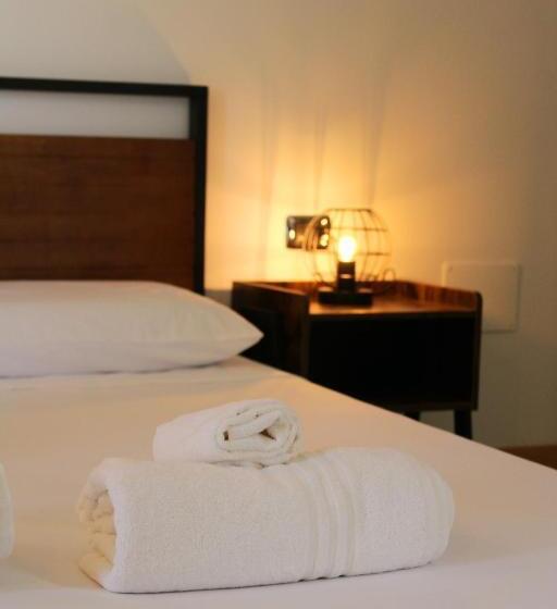اتاق لوکس با بالکن و چشم‌انداز دریا, B&b Via Veneto