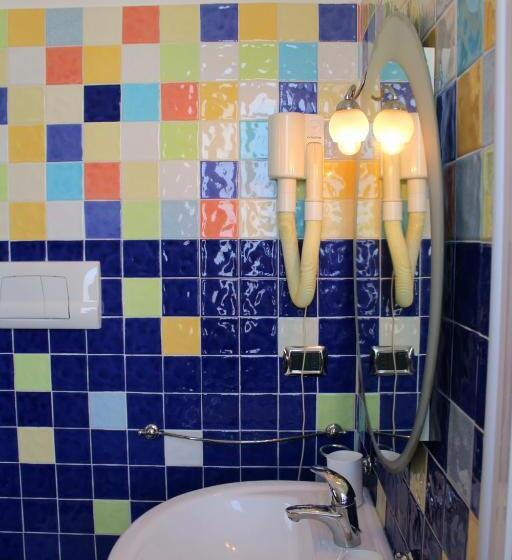 اتاق استاندارد چهار تخته با چشم‌انداز دریا, B&b Via Veneto