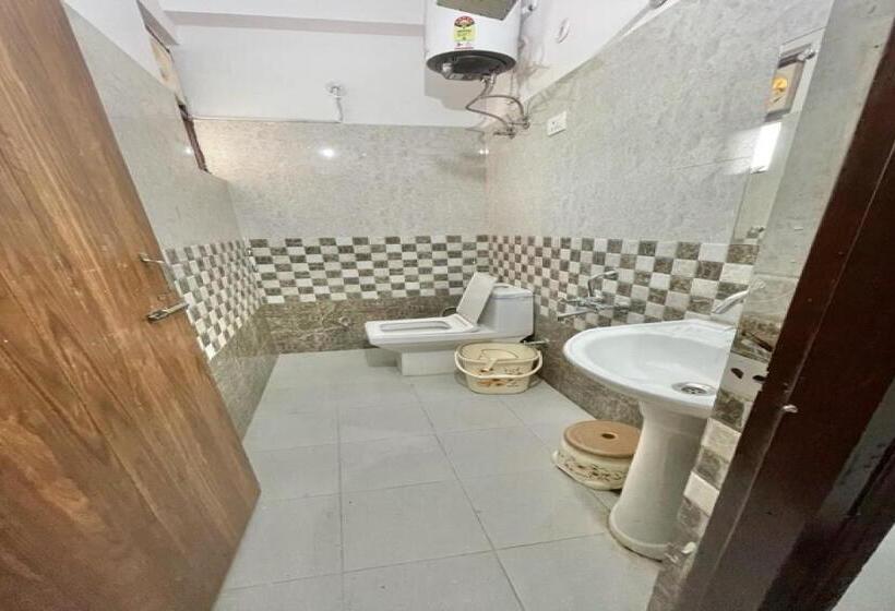 Üç Kişilik Klasik oda, Capital O Kanha Guest House