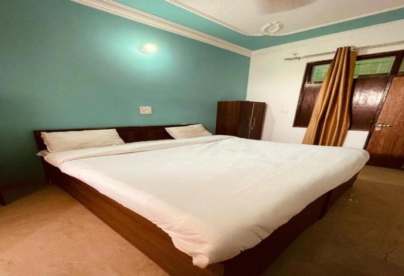Üç Kişilik Klasik oda, Capital O Kanha Guest House
